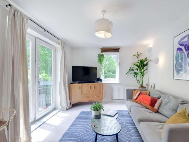 Flat for sale in Nunhead, Greater London