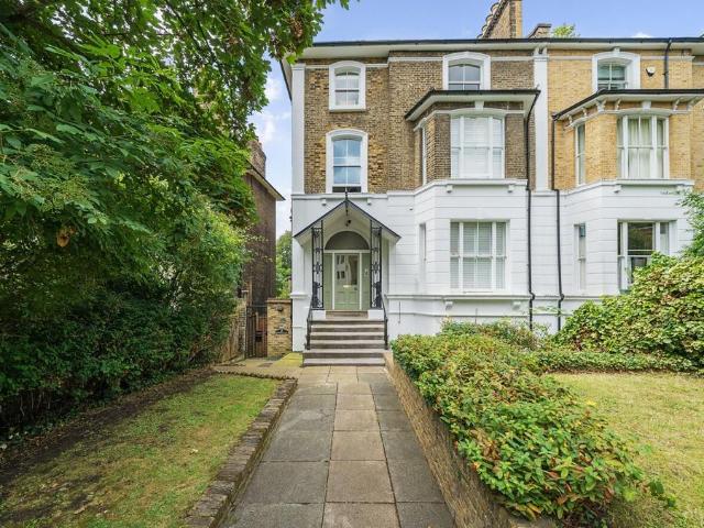 Flat for sale in London Borough of Lewisham, Blackheath