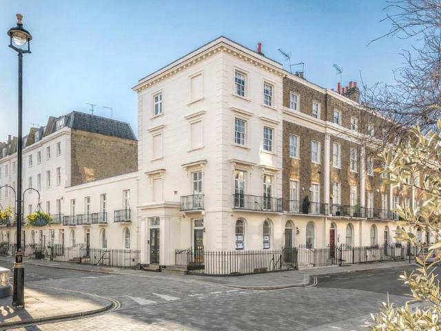 Flat for sale in Belgravia, Greater London