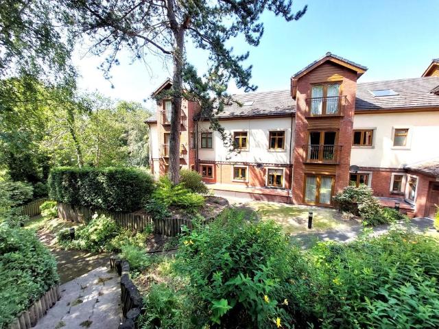 Flat for sale in Heaton Park, Bury
