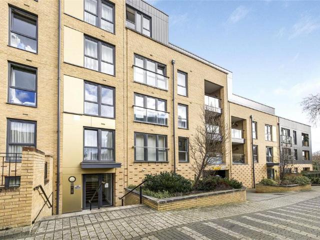 Flat for sale in London Borough of Hounslow, Spring Grove