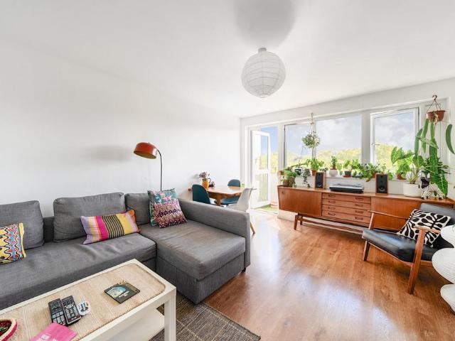 Flat for sale in Bermondsey, Greater London