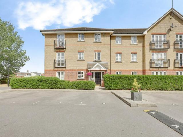 Flat for sale in Alton Barnes, Essex