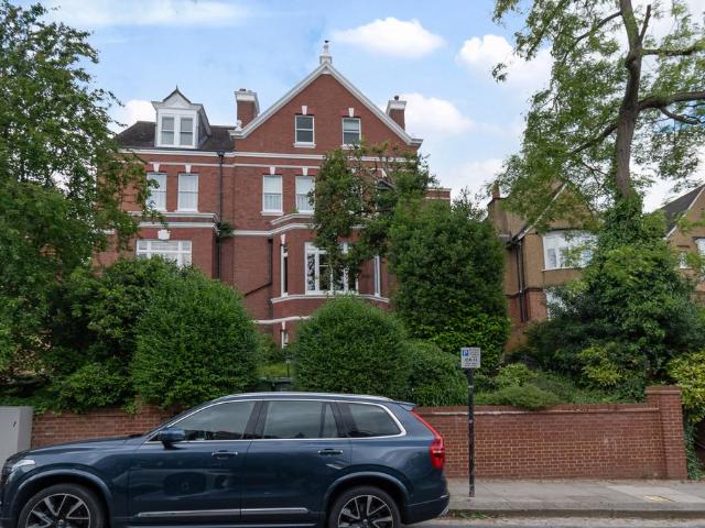 Flat for sale in West Hampstead, Greater London