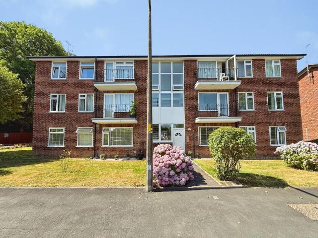 Flat for sale in Bramhall, Greater Manchester