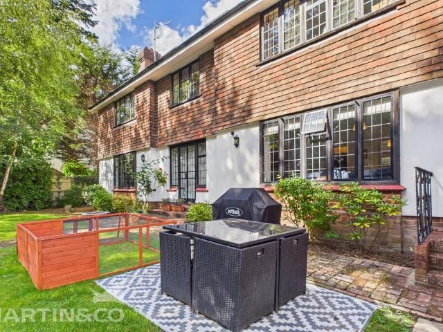 Flat for sale in Hawkenbury, Sandown Park