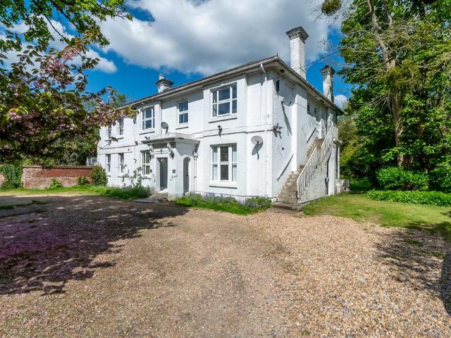 Flat for sale in Helford, Hampshire