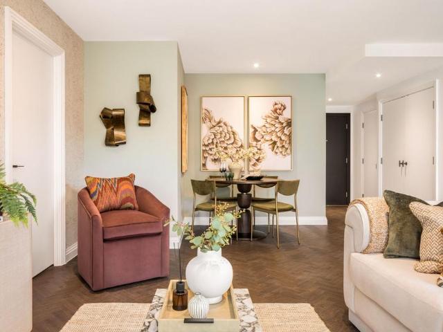 Flat for sale in Canning Town, Greater London