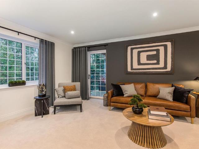 Flat for sale in Chigwell, Epping