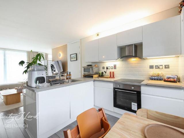 Flat for sale in East Greenwich, Greater London