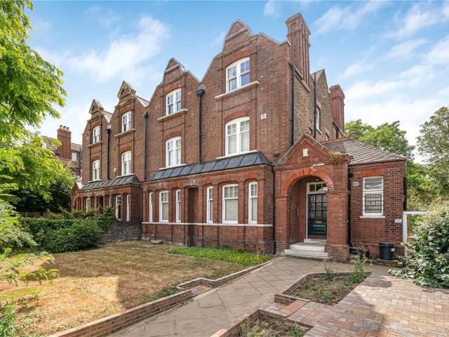 Flat for sale in Putney, Greater London