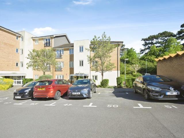 Flat for sale in Broxbourne, Hertfordshire