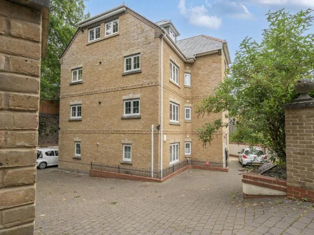 Flat for sale in The Slade, Oxfordshire