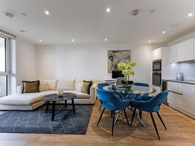 Flat for sale in East Greenwich, Greater London