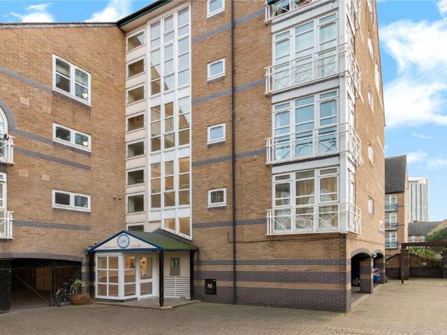Flat for sale in Rotherhithe, Greater London