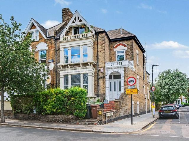 Flat for sale in Harringay, Greater London