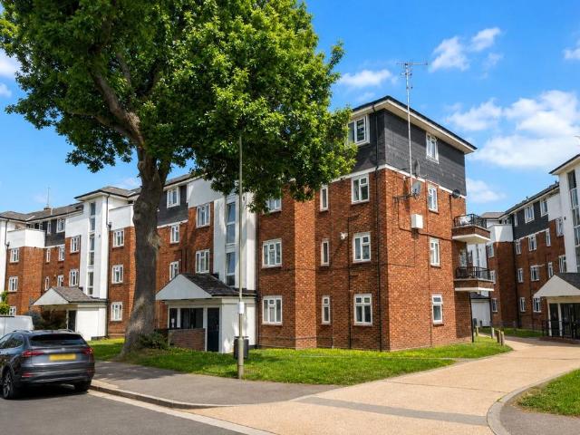 Flat for sale in Finchley, Greater London