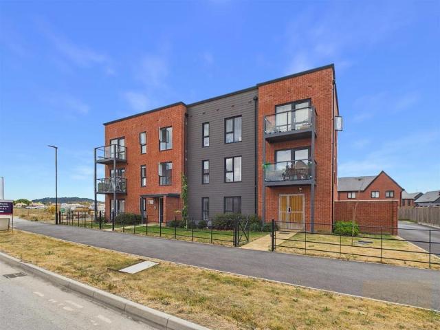 Flat for sale in Pamington, Gloucestershire