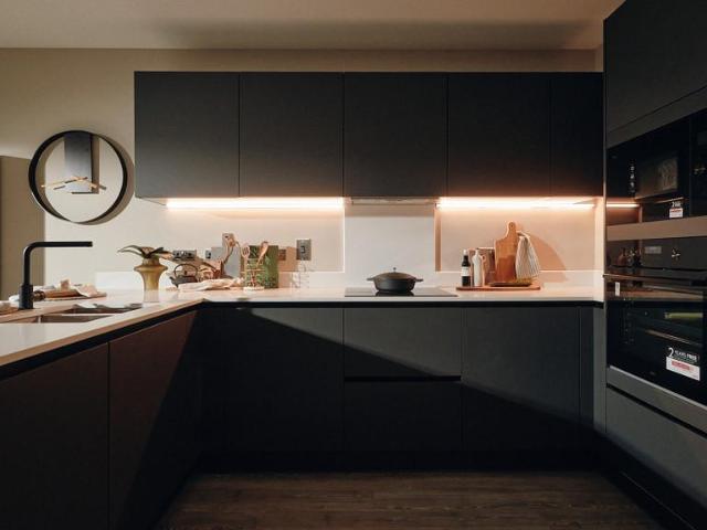 Flat for sale in London Borough of Hounslow, Strand