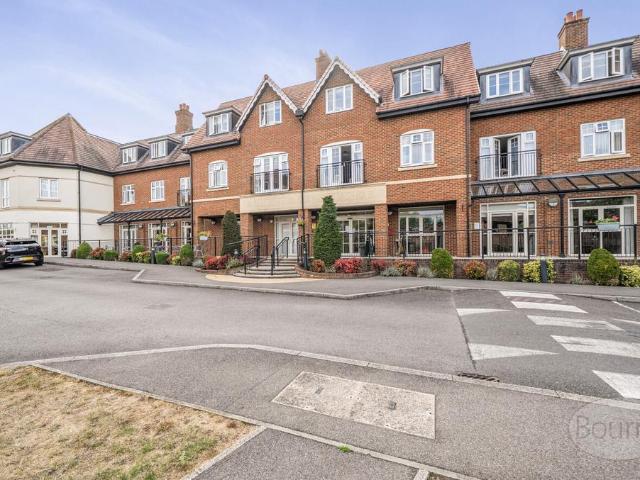 Flat for sale in Fole, Surrey