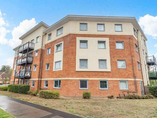 Flat for sale in Slough