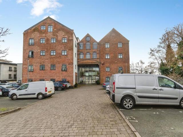 Flat for sale in West Midlands