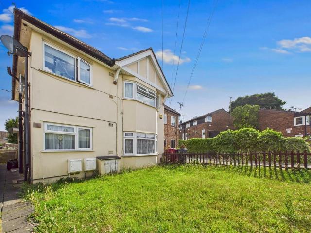 Flat for sale in Slough