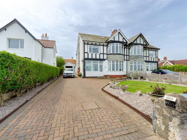 Flat for sale in Colwyn Bay, Wales