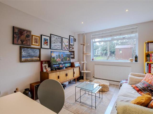 Flat for sale in London Borough of Croydon, Upper Norwood