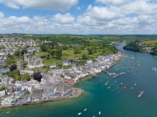 Flat for sale in Fowey, Cornwall