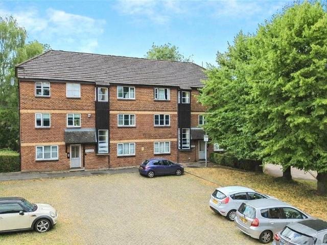 Flat for sale in Newtown, Reading