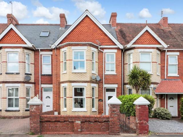 Flat for sale in Withycombe, Budlake