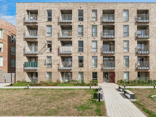 Flat for sale in Arbury, Cambridgeshire