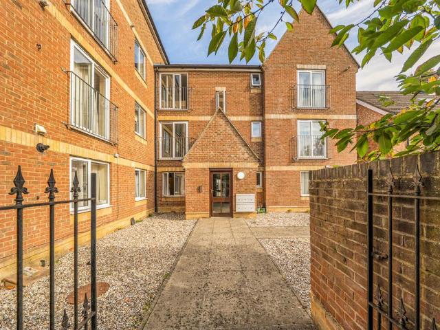 Flat for sale in Temple Cowley, Oxford