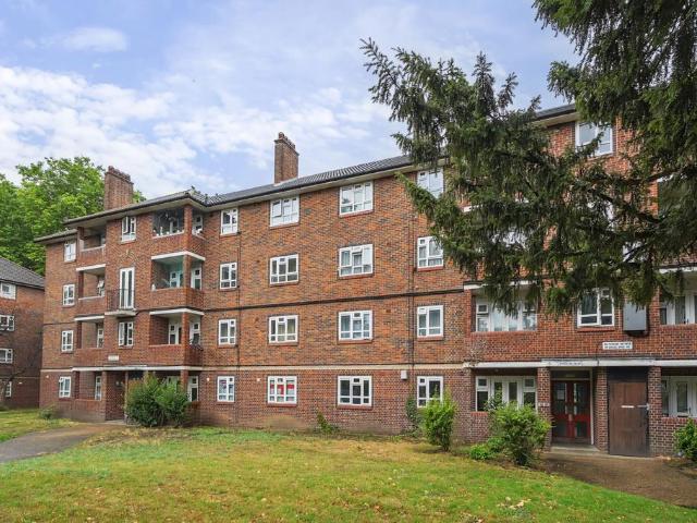 Flat for sale in Horn Park, Cat Hill
