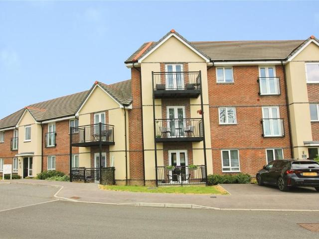 Flat for sale in Shinfield, Spencers Wood