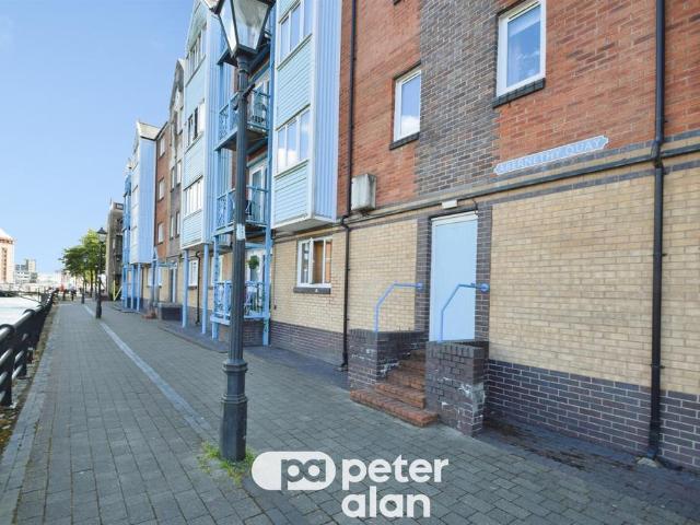 Flat for sale in Nangreaves, Wales