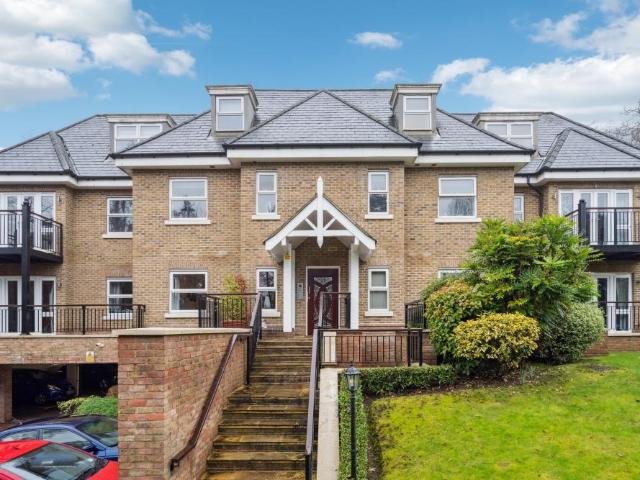 Flat for sale in Gerrards Cross, Denham