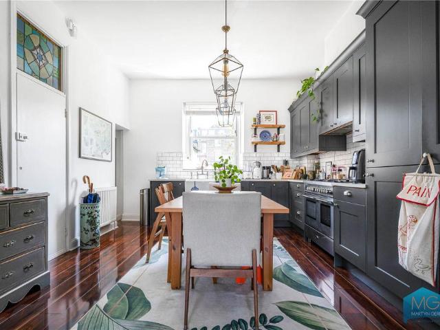 Flat for sale in Crouch End, Greater London