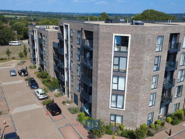 Flat for sale in Epping, Essex