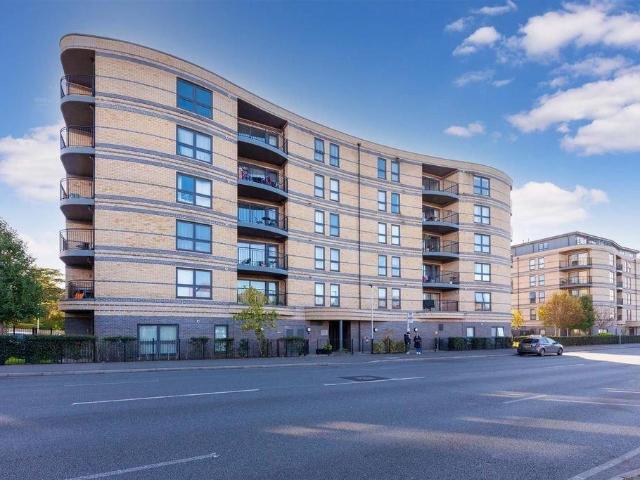 Flat for sale in Slough