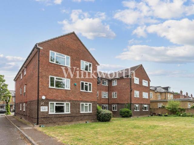 Flat for sale in Palmers Green, Greater London