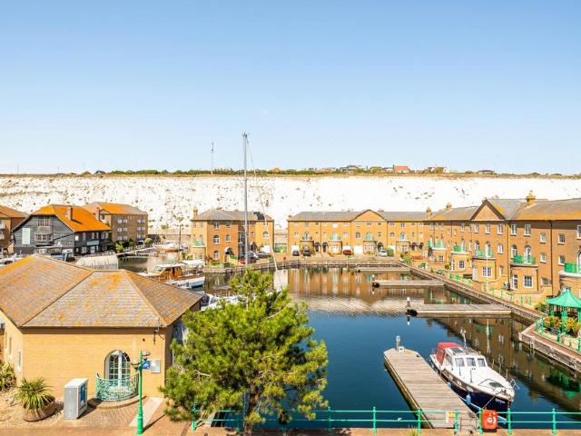 Flat for sale in Roedean