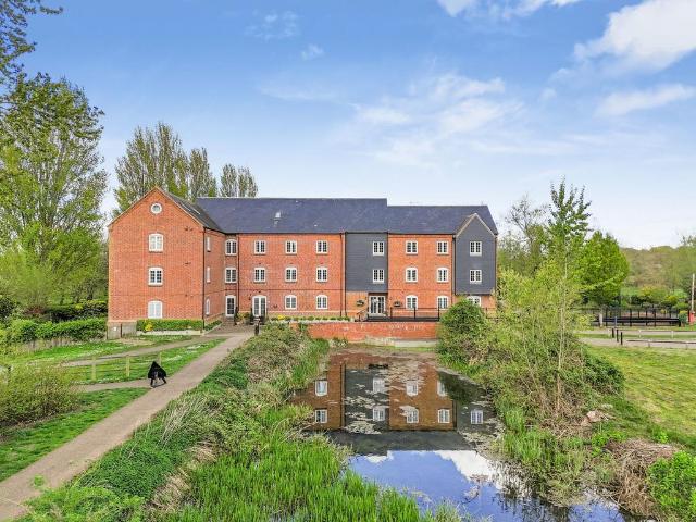 Flat for sale in Calverton End, Milton Keynes