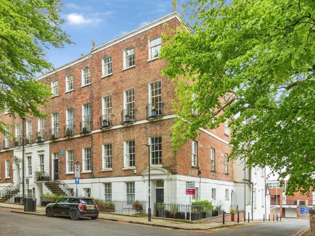 Flat for sale in Wrenthorpe, West Yorkshire