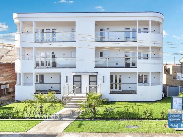 Flat for sale in Folkestone, Kent