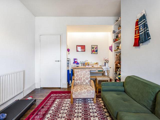Flat for sale in Camberwell, Greater London