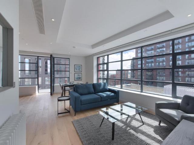 Flat for sale in London City Island, Cat Hill