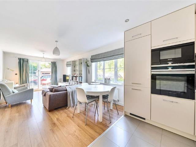 Flat for sale in The Butts, Kent