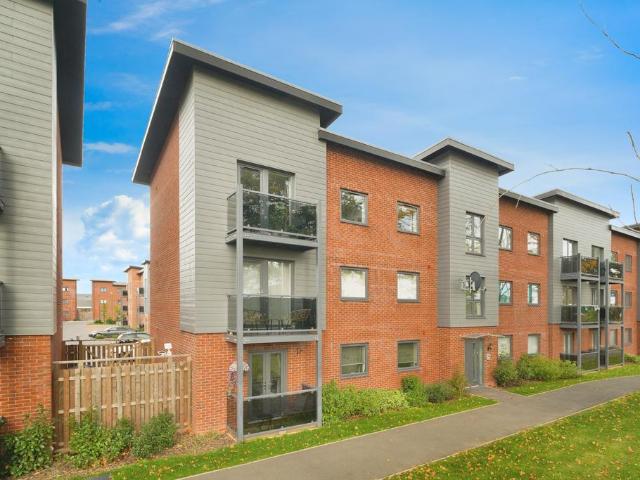 Flat for sale in Shirley, West Midlands